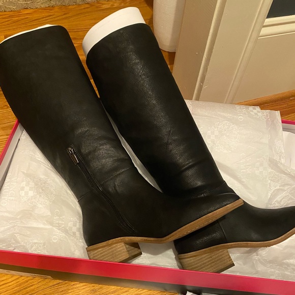 Vince Camuto boots never worn.  Size 8.  Black - Picture 5 of 8